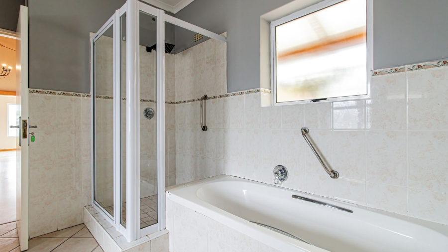 5 Bedroom Property for Sale in Myburgh Park Western Cape